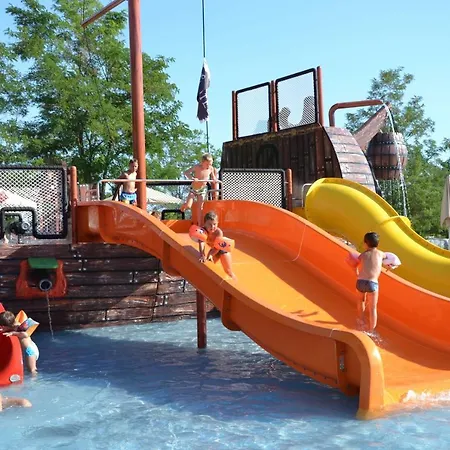 Üdülőpark Easyatent Tent Lanterna Červar-Porat